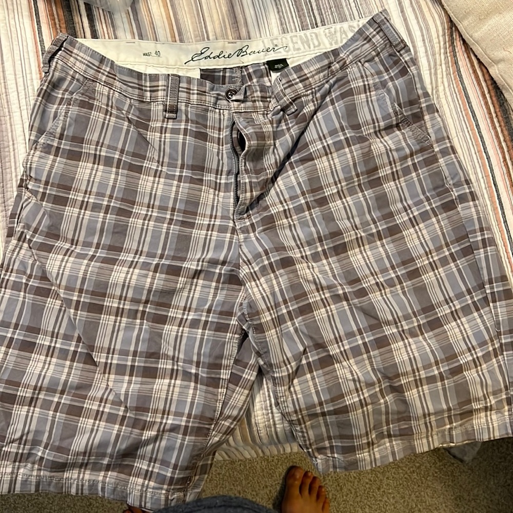 Eddie Bauer Mens short in 40 tall.